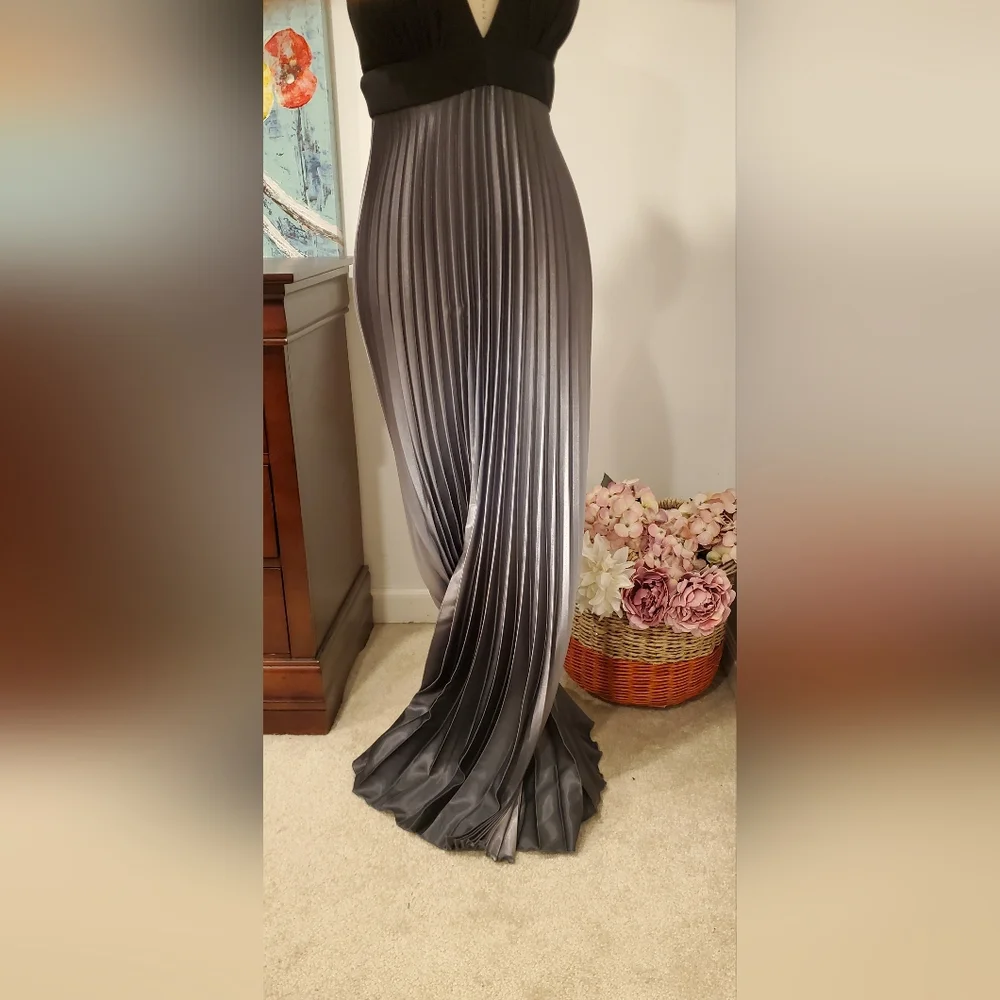 XSCAPE Women's Halter Neck,Open Back, Pleated Black /Silver Maxi Dress Size 8. - Picture 4 of 12